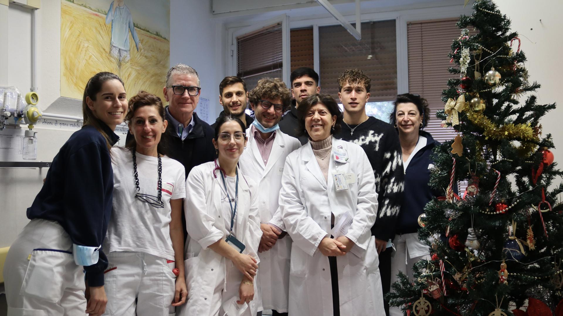Le Aquile in visita al reparto di pediatria dell'ospedale Sant'Andrea