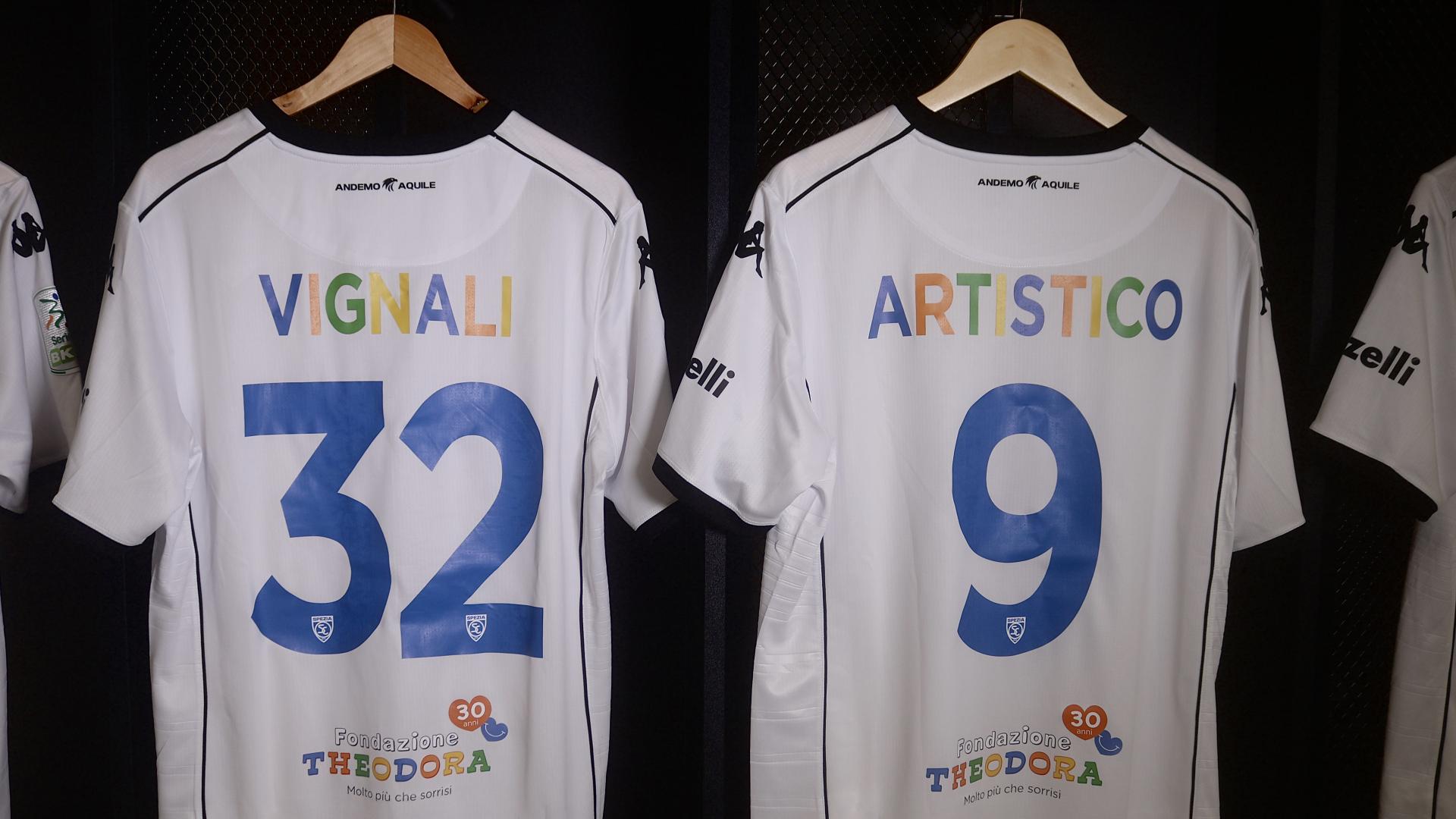 Spezia Calcio scende in campo con Fondazione Theodora: maglie speciali per la sfida contro il Modena