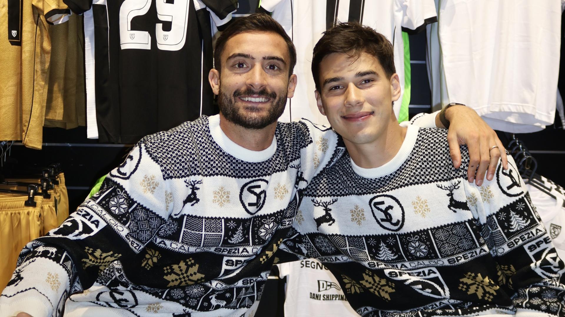 Photos and smiles at the first Meet & Greet of the season!